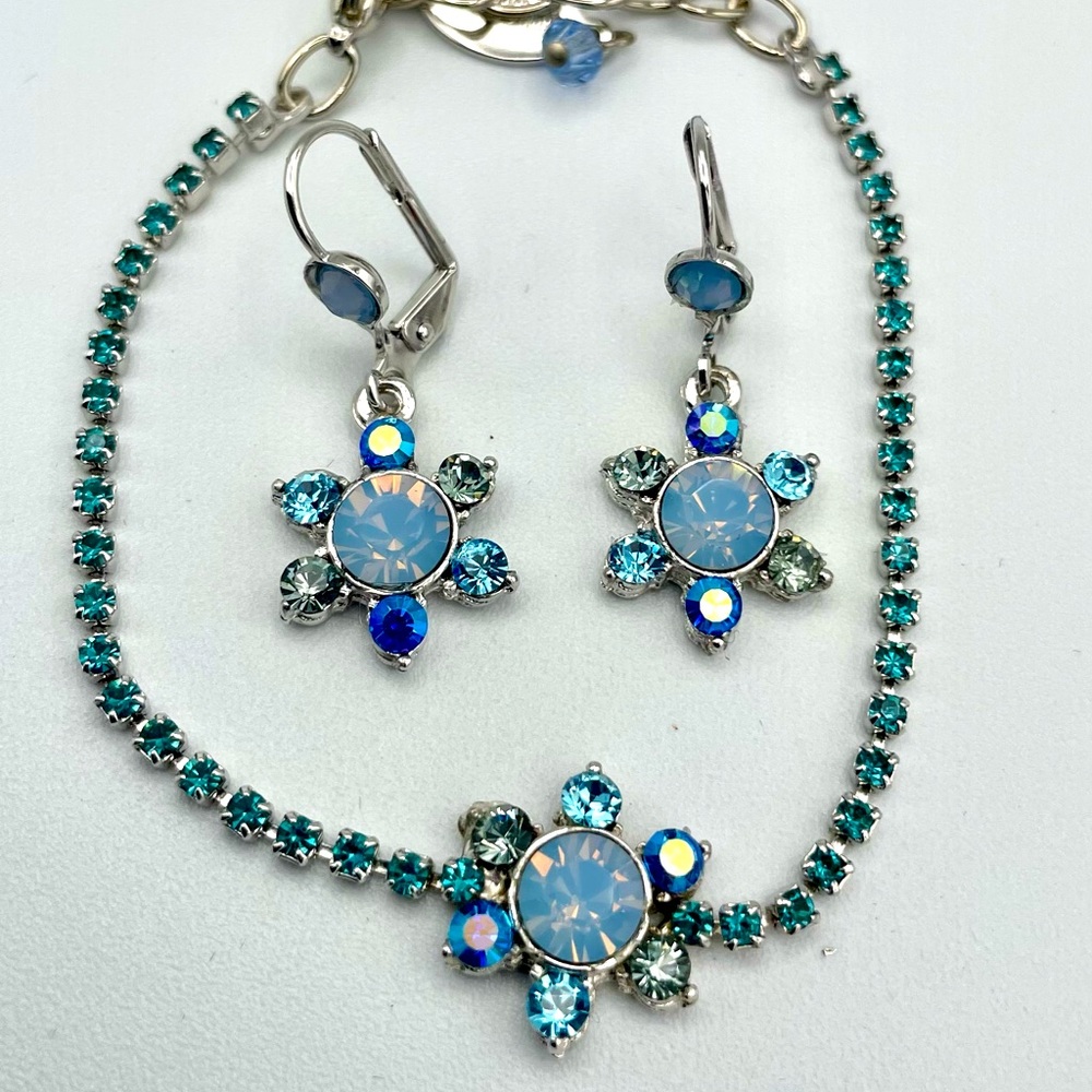 Belladonna jewelry 2pc set. Made in Canada.